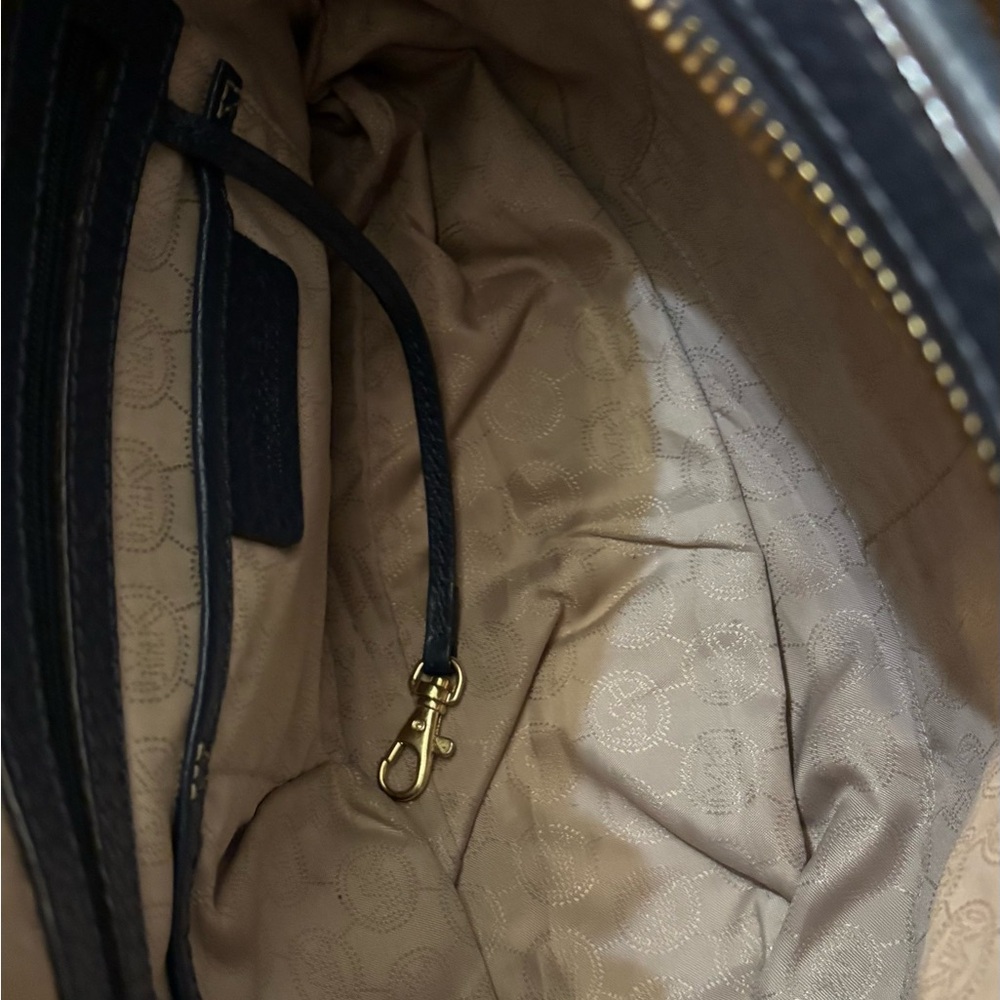 Michael Kors Smythe Large Dome Satchel in Navy pebbled leather. - Picture 5 of 8